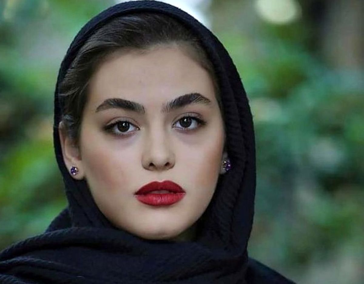 ریحانه پارسا باز لخت شد!/ عکس بدون لباس در تخت