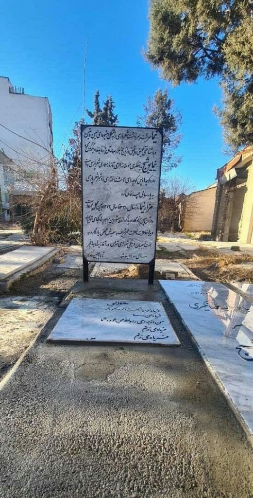 عکس سنگ قبر فعلی نیما یوشیج