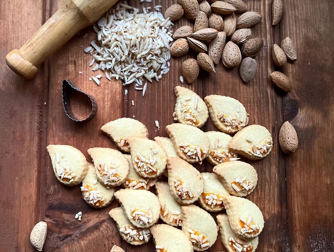 طرز تهیه شیرینی بادامی قزوین برای عید نوروز + ویدئو