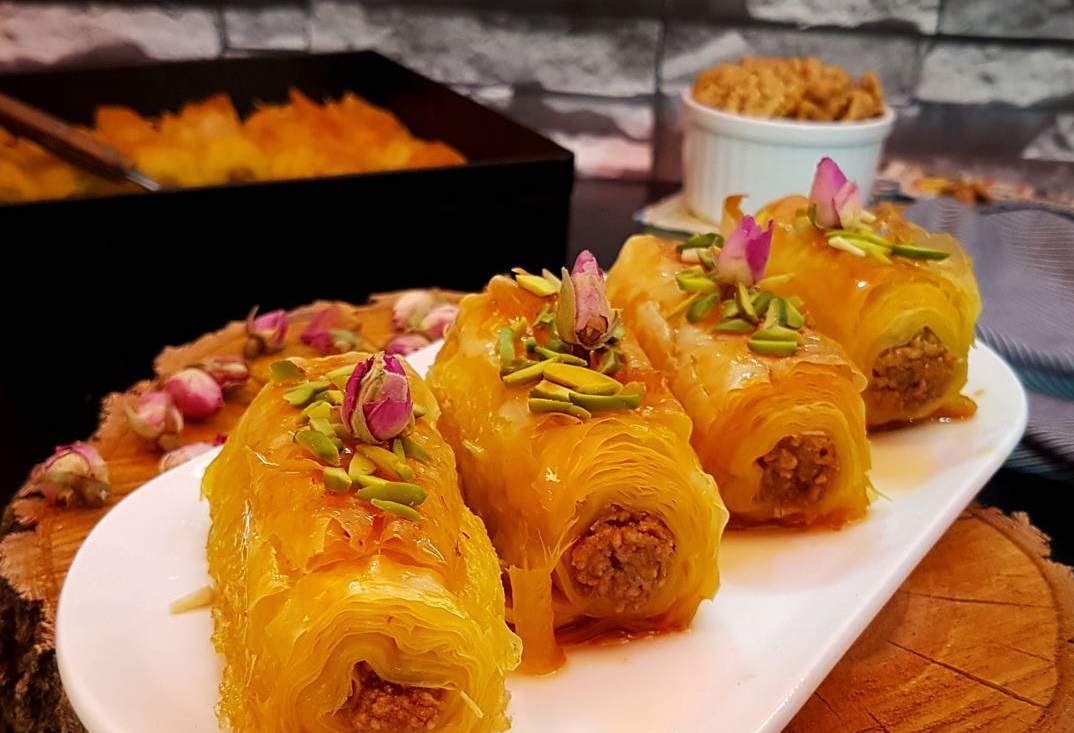 طرز تهیه باقلوا رولی با خمیر یوفکا برای عید